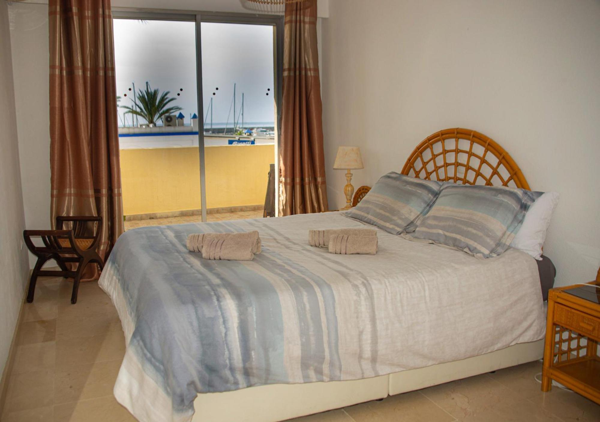 Appartement Palmeras Puerto Paraiso เอสเตโปนา ภายนอก รูปภาพ